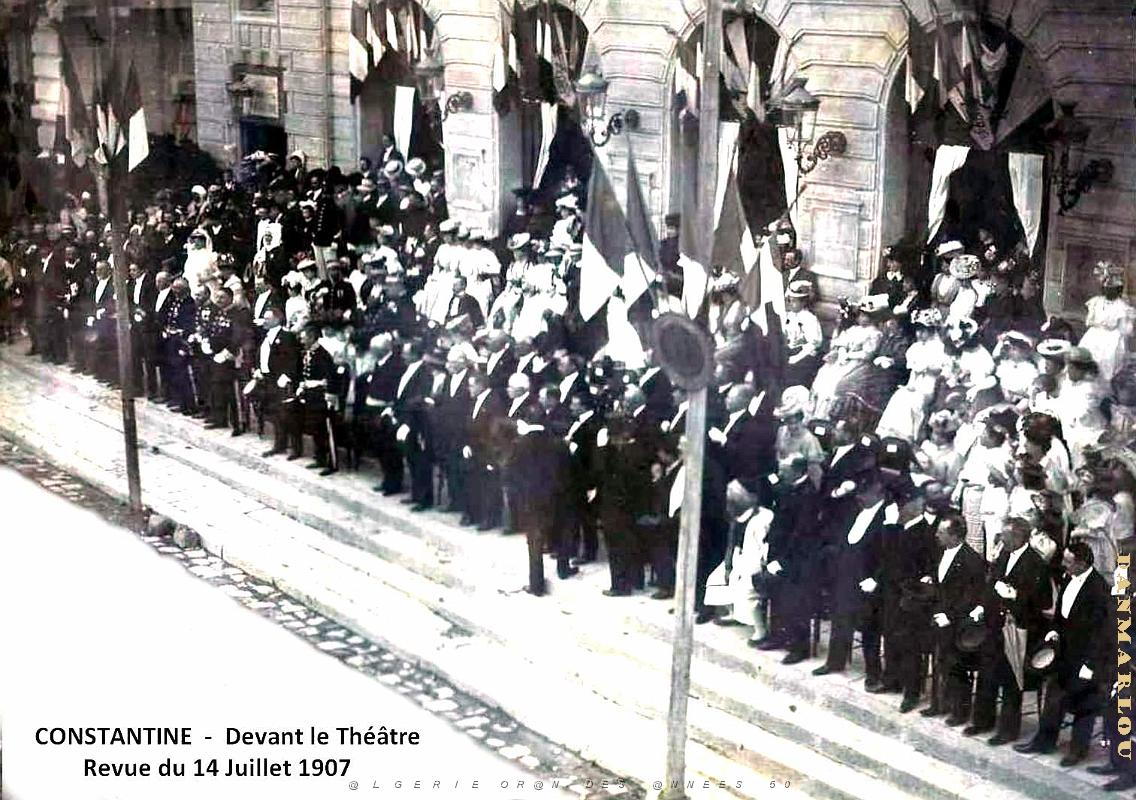 Constantine - Devant le Theatre - Revue du 14 Juillet 1907.jpg